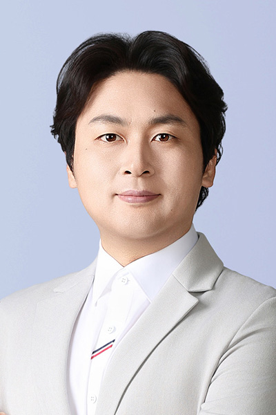 Yongin Kwon 사진